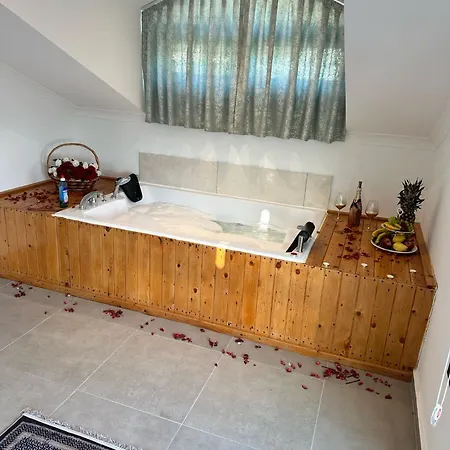 Tekeli B Apartment
